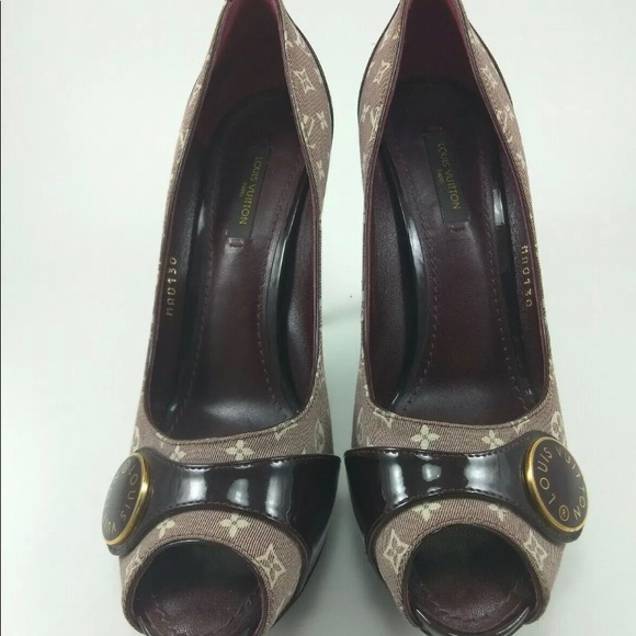 Louis Vuitton Shoes - Louis Vuitton brown signature heels, size 8 EUR